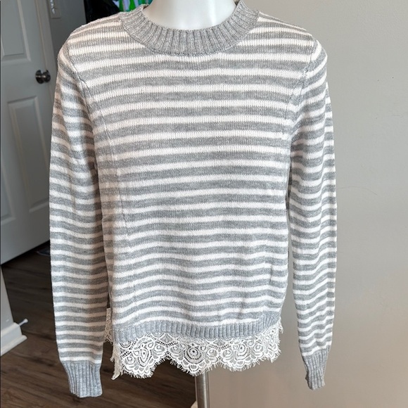 SO XS Gray and White Crew Neck Sweater with Lace Trim - Picture 1 of 10